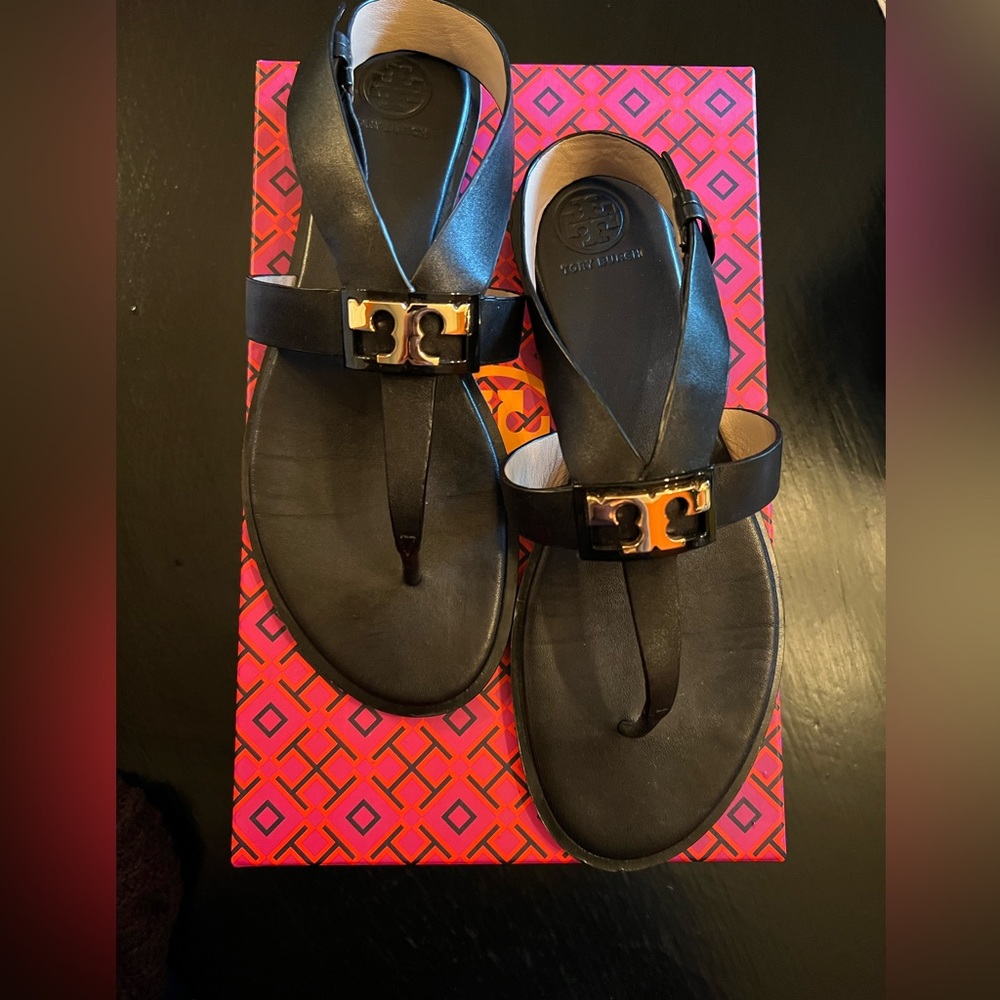 Tory Burch GIGI FLAT SANDAL- CALF LEATHER (BLACK)